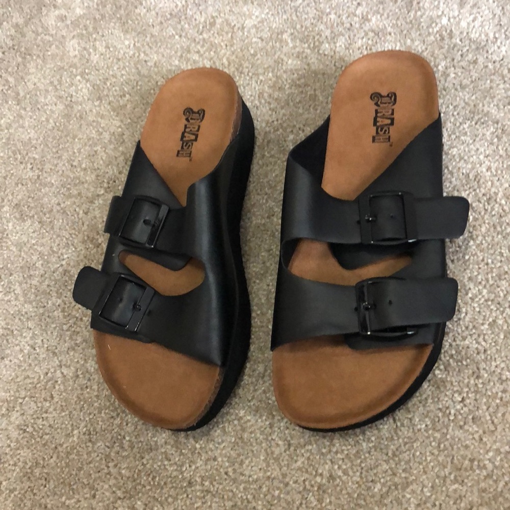 Black flatform sandals